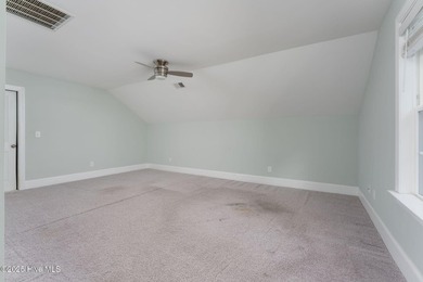 Charming home in an ideal location! This fabulous 3 bed 2 bath - photo 23