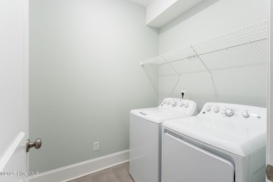 Charming home in an ideal location! This fabulous 3 bed 2 bath - photo 27