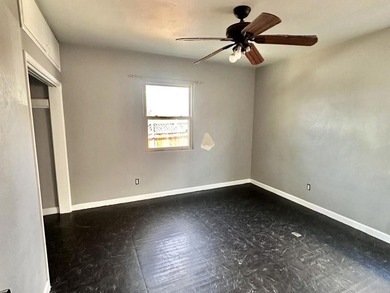 Welcome to 4156 Franklin Ave, San Diego! This 3-bedroom, 2-bath - photo 7