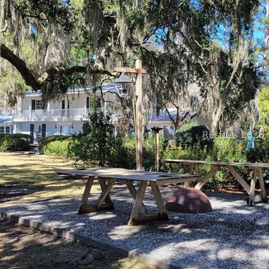 One of the last remaining legacy waterfront estates in Bluffton - photo 2