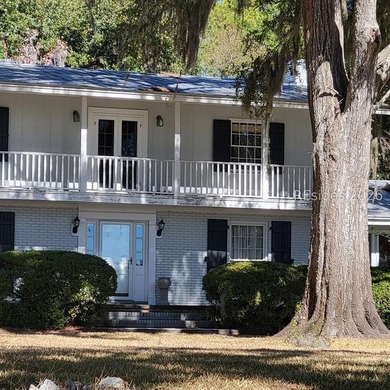 One of the last remaining legacy waterfront estates in Bluffton - photo 3