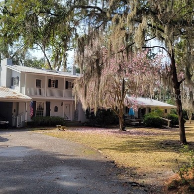One of the last remaining legacy waterfront estates in Bluffton - photo 4