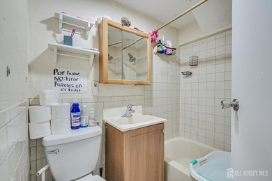 Incredible opportunity to Own and Rent !!! 1/2 Duplex 2-Family - photo 13