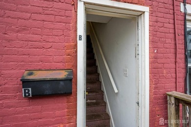 Incredible opportunity to Own and Rent !!! 1/2 Duplex 2-Family - photo 16