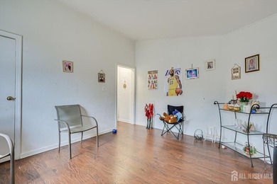 Incredible opportunity to Own and Rent !!! 1/2 Duplex 2-Family - photo 18