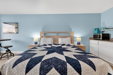 Welcome to your ocean-view getaway at the iconic Landmark Resort - photo 9