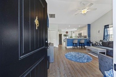 FIRST FLOOR with rare fenced in yard! Enjoy easy, single-level - photo 4