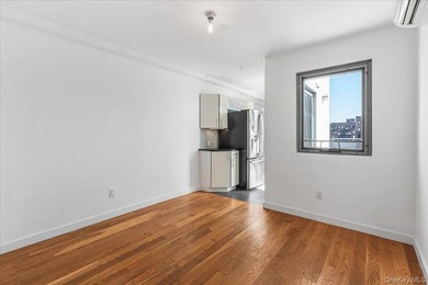 Located on North 7th Street in the heart of Williamsburg, this - photo 2