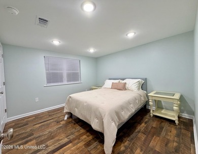 Riverfront Retreat With Panoramic Views, Sandbar Access & Boat - photo 11