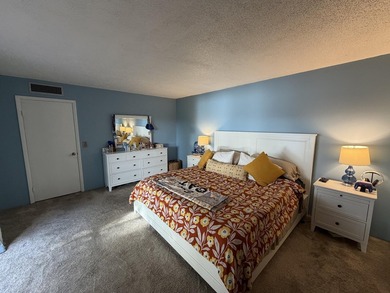 MOTIVATED SELLER: Welcome to this well maintained 2 bed 2 bath - photo 11