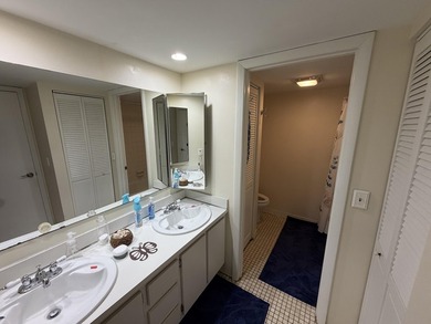 MOTIVATED SELLER: Welcome to this well maintained 2 bed 2 bath - photo 15