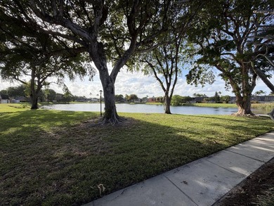 MOTIVATED SELLER: Welcome to this well maintained 2 bed 2 bath - photo 17