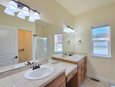 Contemporary single-level 3br, 2ba, plus office/den home in - photo 18