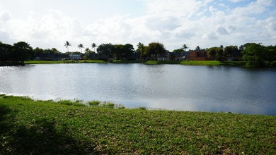 MOTIVATED SELLER: Welcome to this well maintained 2 bed 2 bath - photo 18