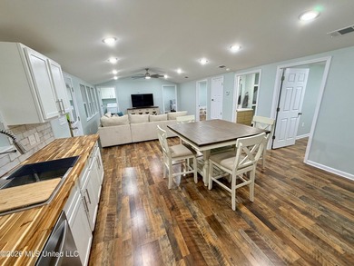 Riverfront Retreat With Panoramic Views, Sandbar Access & Boat - photo 24