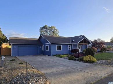 Contemporary single-level 3br, 2ba, plus office/den home in - photo 29