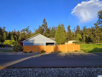 Contemporary single-level 3br, 2ba, plus office/den home in - photo 32