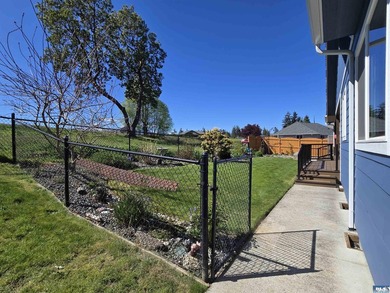 Contemporary single-level 3br, 2ba, plus office/den home in - photo 35
