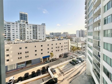 Modern 1 bed + den, 1.5 bath residence in a beachfront building - photo 6
