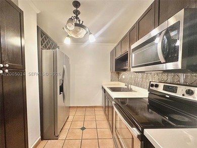 Modern 1 bed + den, 1.5 bath residence in a beachfront building - photo 9