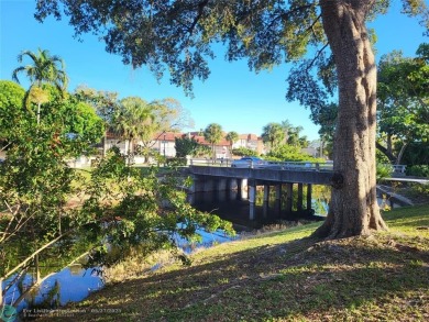Lake Condo For Sale in Lauderhill, Florida