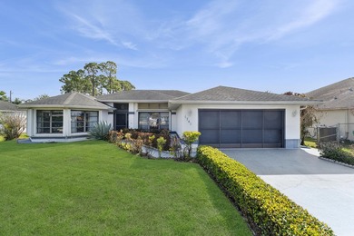 Welcome to this beautifully maintained 3-bedroom, 2-bathroom - photo 5