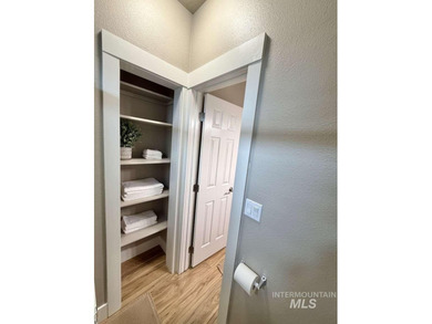 This fully refreshed, fully furnished end-unit townhouse blends - photo 11
