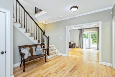 Exquisite Resort-Style Retreat in East Quogue. Recently - photo 11