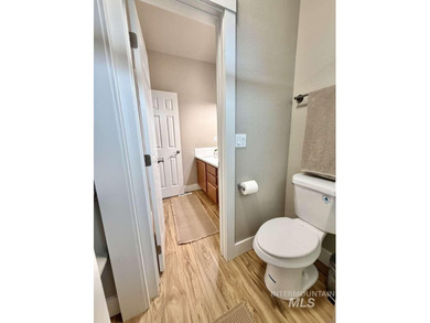 This fully refreshed, fully furnished end-unit townhouse blends - photo 12