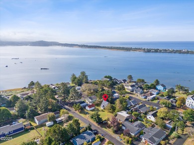 Discover coastal living in this charming 1950s cottage-style - photo 2