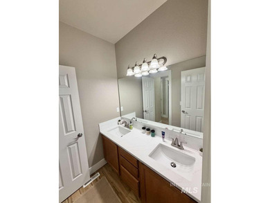 This fully refreshed, fully furnished end-unit townhouse blends - photo 14