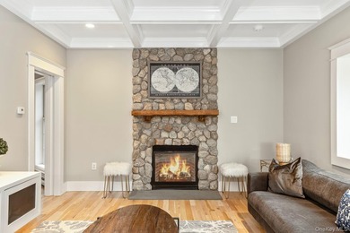 Exquisite Resort-Style Retreat in East Quogue. Recently - photo 14