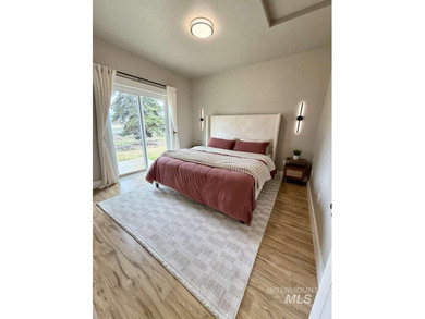 This fully refreshed, fully furnished end-unit townhouse blends - photo 15
