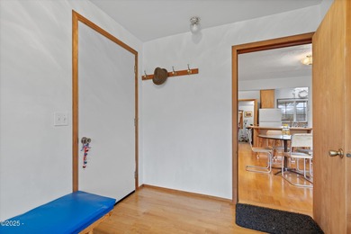 Discover coastal living in this charming 1950s cottage-style - photo 5
