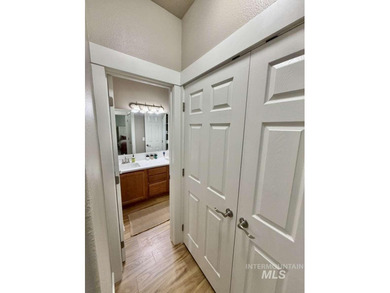This fully refreshed, fully furnished end-unit townhouse blends - photo 17
