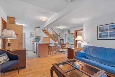 Discover coastal living in this charming 1950s cottage-style - photo 9