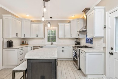 Exquisite Resort-Style Retreat in East Quogue. Recently - photo 19