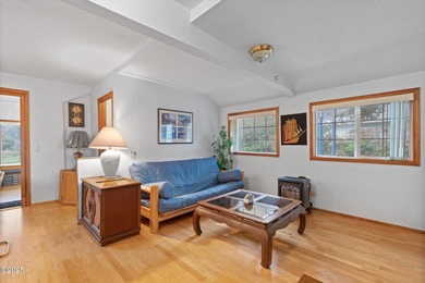 Discover coastal living in this charming 1950s cottage-style - photo 10