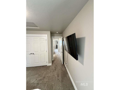 This fully refreshed, fully furnished end-unit townhouse blends - photo 21