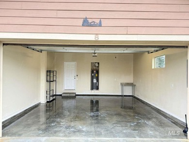 This fully refreshed, fully furnished end-unit townhouse blends - photo 24