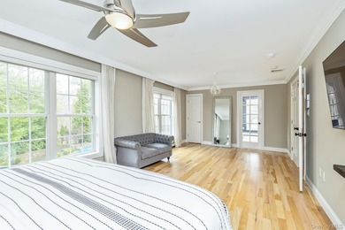 Exquisite Resort-Style Retreat in East Quogue. Recently - photo 27