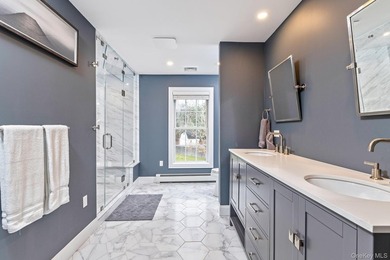 Exquisite Resort-Style Retreat in East Quogue. Recently - photo 28