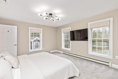 Exquisite Resort-Style Retreat in East Quogue. Recently - photo 30