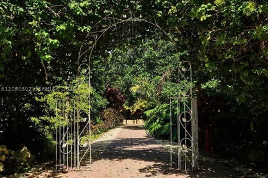 Exceptional opportunity to own a beautifully renovated 5-acre - photo 32