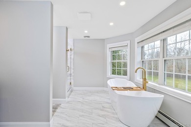Exquisite Resort-Style Retreat in East Quogue. Recently - photo 32