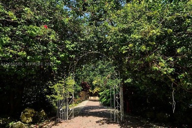 Exceptional opportunity to own a beautifully renovated 5-acre - photo 33