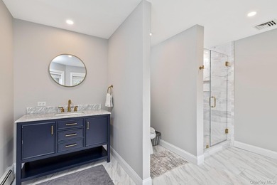 Exquisite Resort-Style Retreat in East Quogue. Recently - photo 33