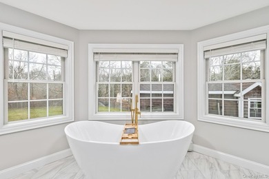 Exquisite Resort-Style Retreat in East Quogue. Recently - photo 34