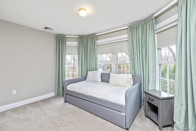 Exquisite Resort-Style Retreat in East Quogue. Recently - photo 38