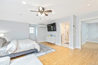 Exquisite Resort-Style Retreat in East Quogue. Recently - photo 47